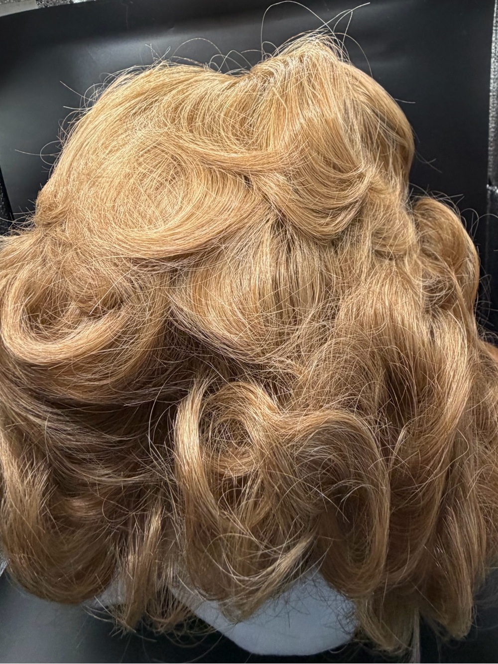 Short Layered Wig in Honey Blonde - Women's Hair Accessory - Picture 5 of 7